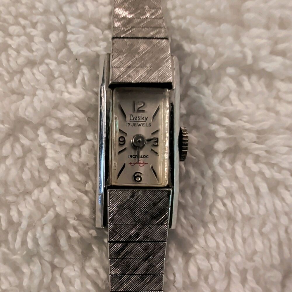 Vintage Desky women's dress watch (runs well)